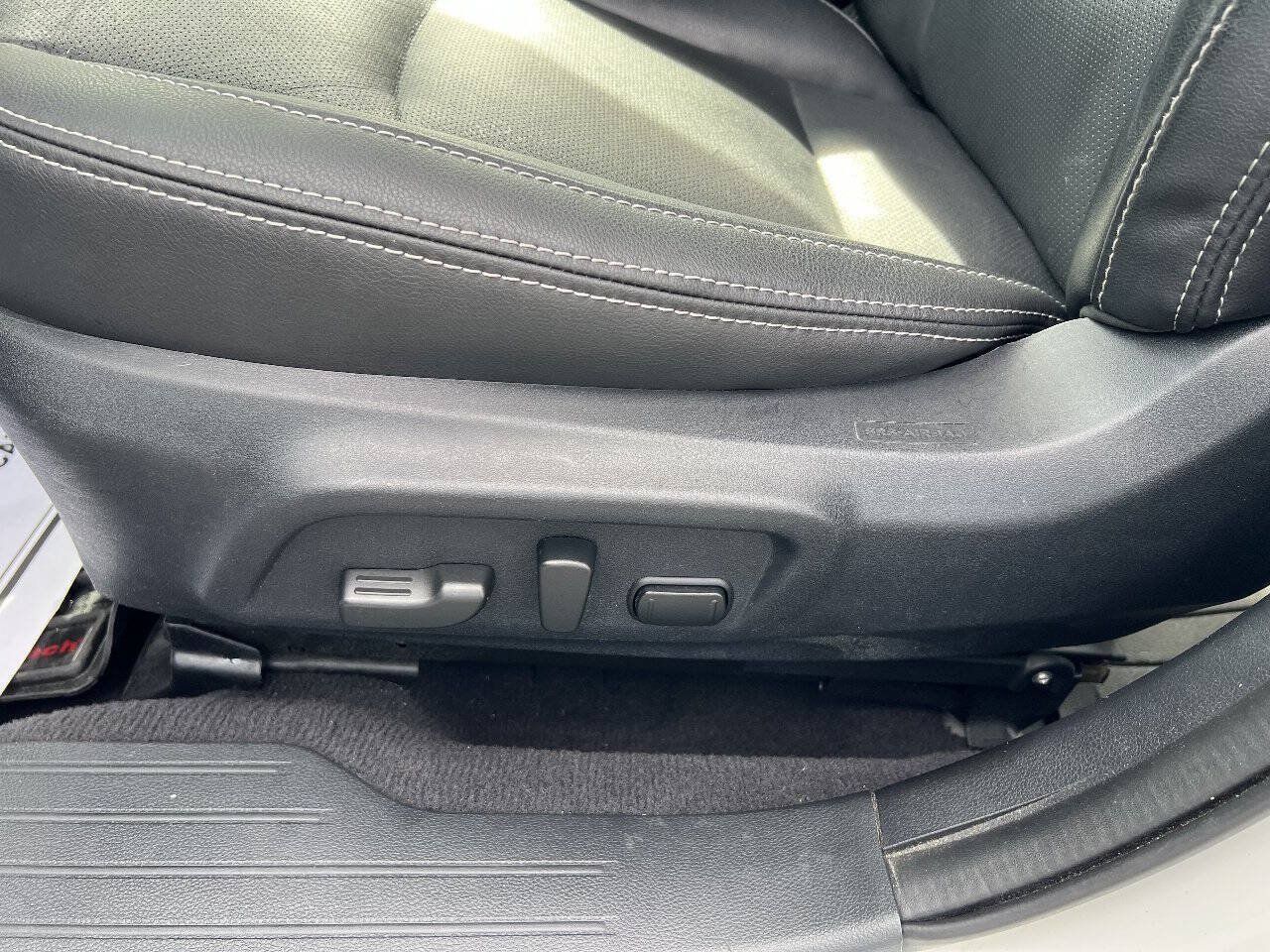 Used 2017 Subaru Legacy 3.6R Limited AWD/4WD image 28