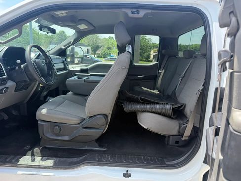 Used 2017 Ford F250 XLT w/ Camper Package AWD/4WD image 5