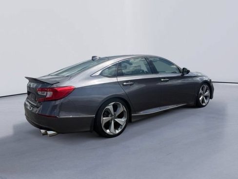 Used 2018 Honda Accord Touring image 3
