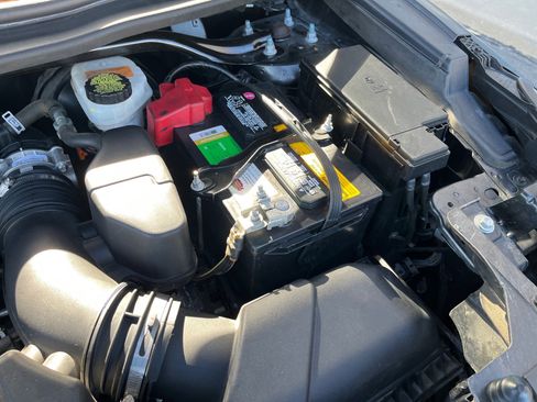 Used 2018 Ford Explorer XLT image 28