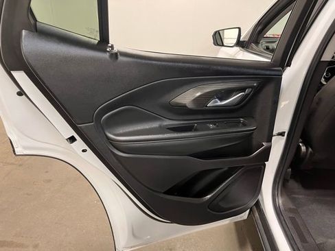 Used 2024 GMC Terrain SLE image 19
