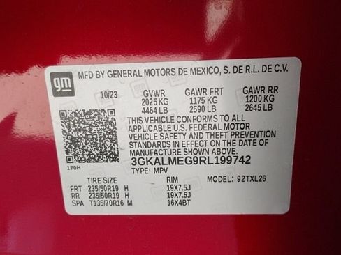 Used 2024 GMC Terrain SLE w/ Driver Convenience Package FWD image 9