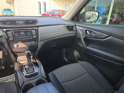 Used 2018 Nissan Rogue S FWD image 23