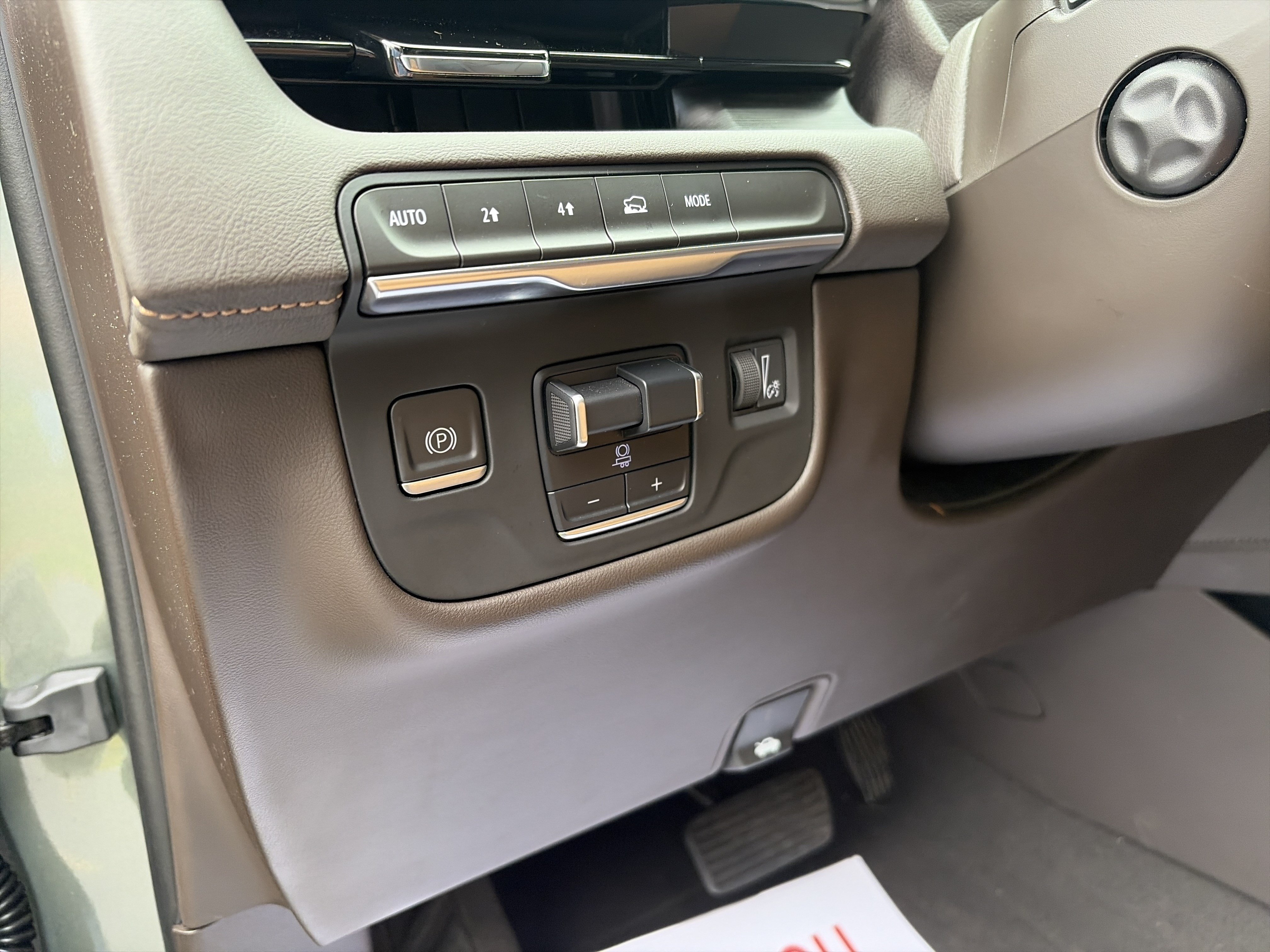 Used 2023 Cadillac Escalade ESV Premium Luxury w/ Performance Package AWD/4WD image 20
