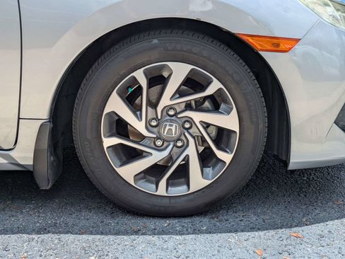 Used 2018 Honda Civic EX image 11