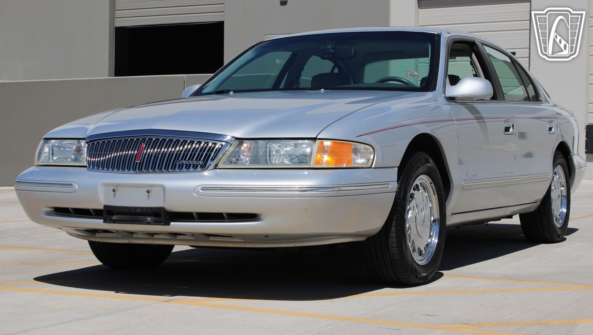 Used 1996 Lincoln Continental FWD image 2