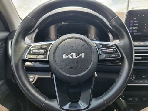 Used 2023 Kia Seltos S w/ Navigation Package FWD image 19