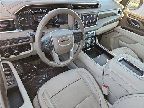 Used 2021 GMC Yukon XL Denali w/ Denali Premium Package AWD/4WD image 10