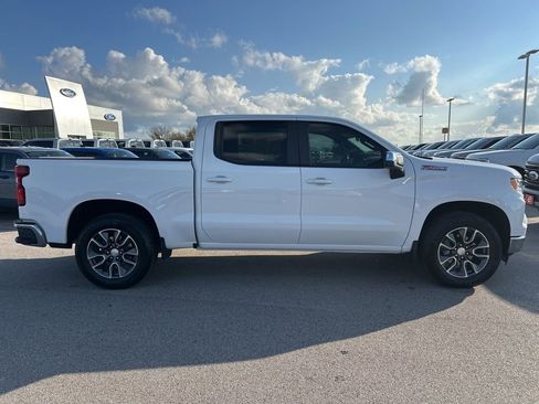 Used 2022 Chevrolet Silverado 1500 LT w/ Z71 Off-Road Package image 9