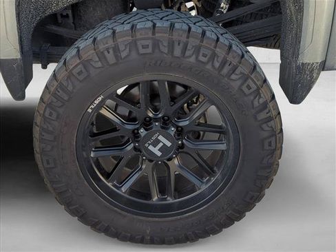 Used 2024 GMC Sierra 2500 AT4 w/ AT4 Premium Plus Package AWD/4WD image 8