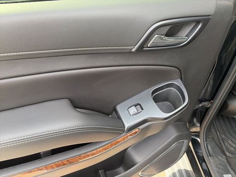 Used 2020 Chevrolet Suburban Premier image 10