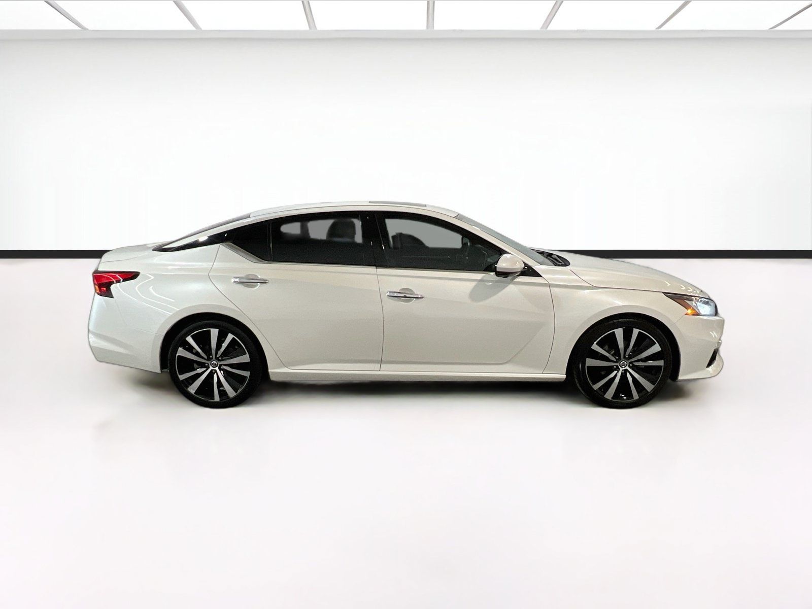 Used 2019 Nissan Altima 2.5 Platinum FWD image 25