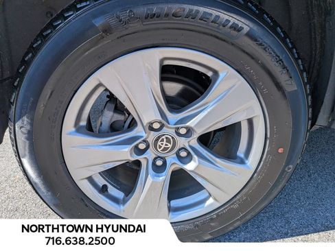 Used 2025 Toyota RAV4 XLE AWD/4WD image 41