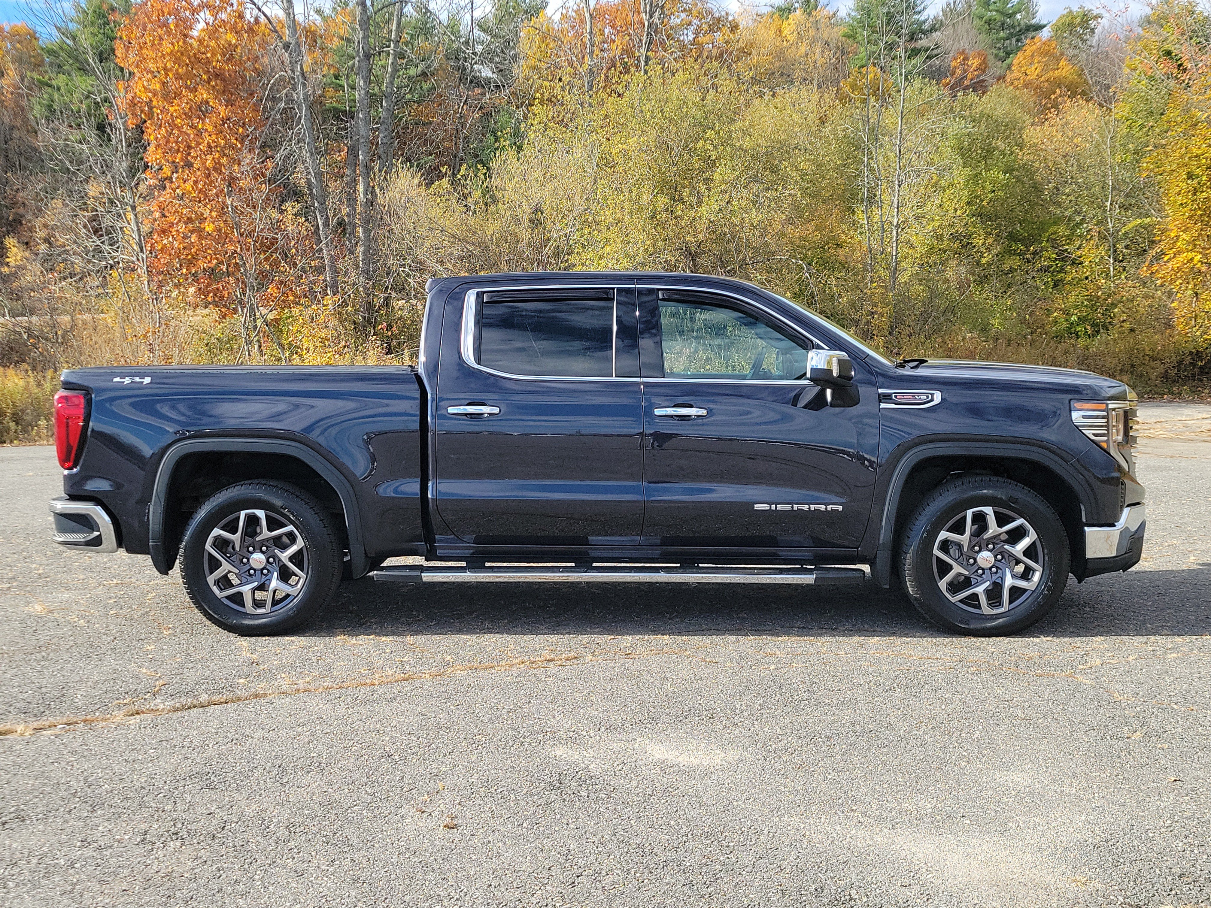 Used 2025 GMC Sierra 1500 SLT w/ SLT Premium Package AWD/4WD image 4