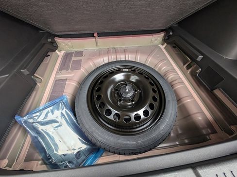 Used 2024 Chevrolet Trax LT w/ Driver Confidence Package image 34