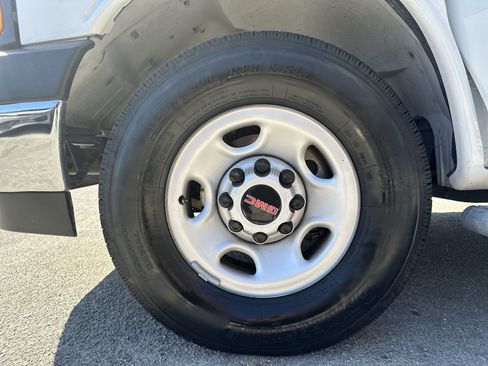 Used 2024 GMC Savana 2500 w/ Driver Convenience Package image 17