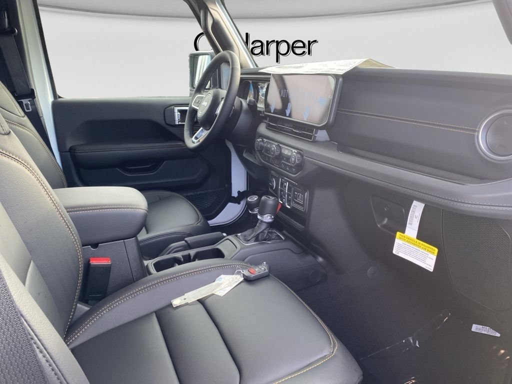 New 2026 Jeep Wrangler Unlimited Sahara AWD/4WD image 11