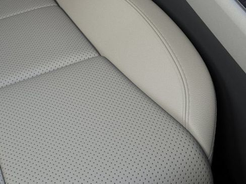 New 2025 Lincoln Aviator AWD w/ Equipment Group 101A image 16