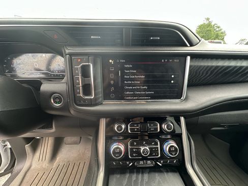 Used 2022 GMC Yukon XL Denali AWD/4WD image 26