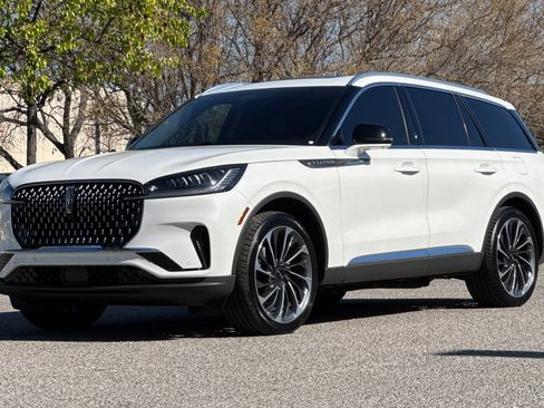 Used 2025 Lincoln Aviator Reserve image 8