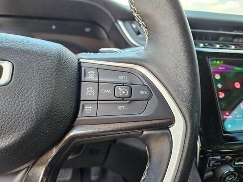 Used 2022 Jeep Grand Cherokee L Laredo w/ Luxury Tech Group I AWD/4WD image 16