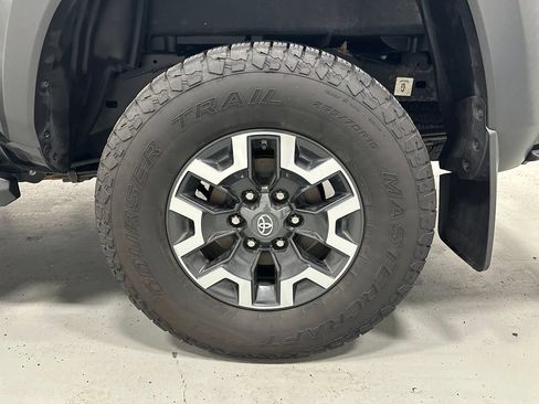 Used 2021 Toyota Tacoma TRD Off-Road w/ Technology Package AWD/4WD image 62