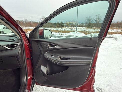 Used 2022 Buick Encore GX Essence w/ Experience Buick Package image 16