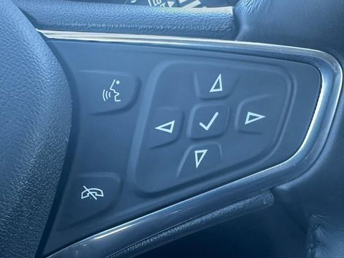 Used 2020 Chevrolet Equinox LT image 19