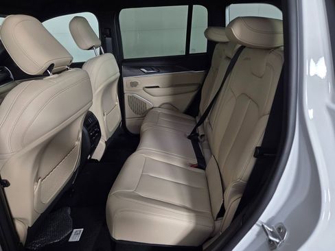 New 2026 Jeep Grand Cherokee Limited RWD image 18