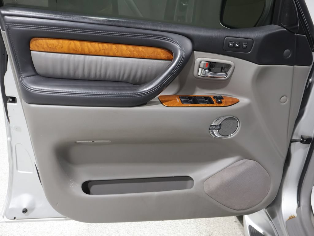 Used 2007 Lexus LX 470 4WD w/ Preferred Accessory Pkg image 13
