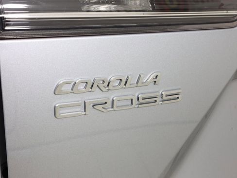Used 2022 Toyota Corolla Cross XLE FWD image 31
