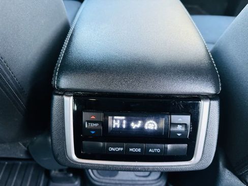 Used 2022 Subaru Ascent Premium w/ Convenience Package image 25