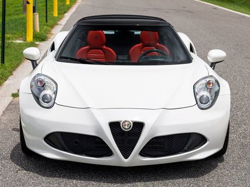 Used 2016 Alfa Romeo 4C Spider w/ Convenience Group - Spider RWD image 8