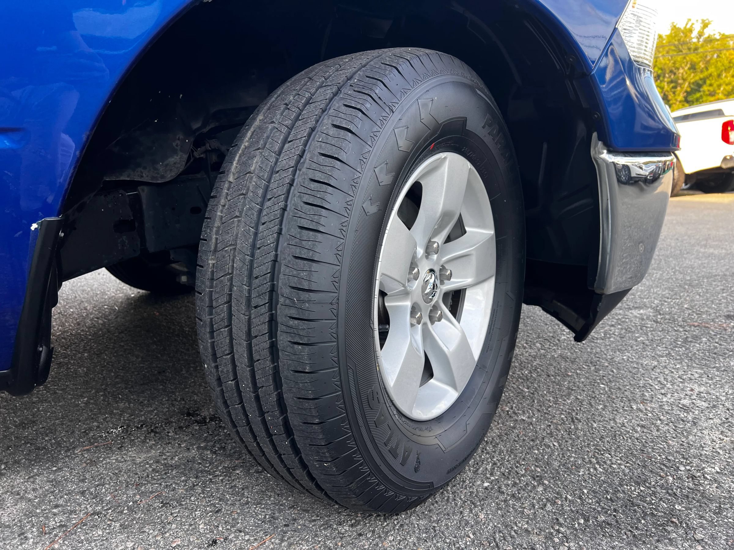 Used 2019 RAM 1500 Classic SLT w/ Luxury Group RWD image 24