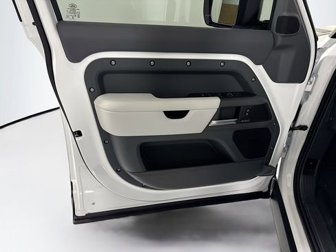 New 2026 Land Rover Defender 110 X-Dynamic SE AWD/4WD image 25