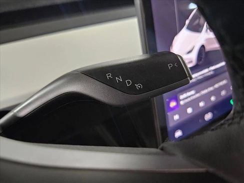 Used 2021 Tesla Model Y Long Range image 11