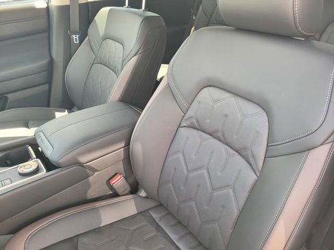 New 2026 Nissan Pathfinder Platinum AWD/4WD image 8