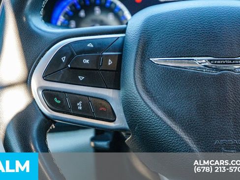 Used 2023 Chrysler Pacifica Limited image 31