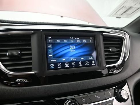 Used 2020 Chrysler Pacifica Touring w/ S Appearance Package FWD image 34