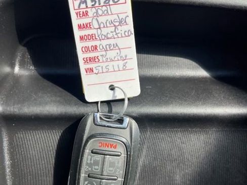 Used 2021 Chrysler Pacifica Touring FWD image 50