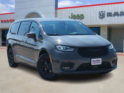 Used 2022 Chrysler Pacifica Limited w/ S Appearance Package