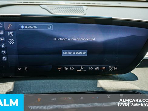 Used 2025 Buick Enclave Preferred AWD/4WD image 44