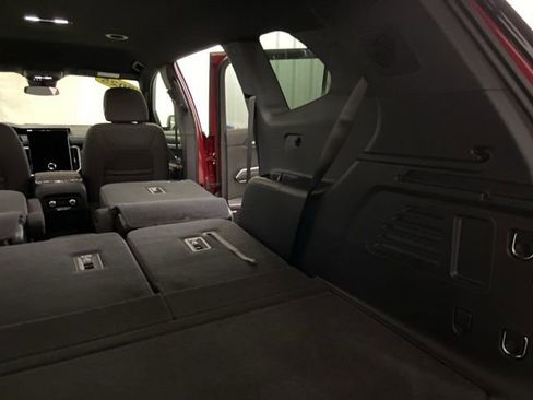 Used 2025 GMC Acadia Elevation image 17