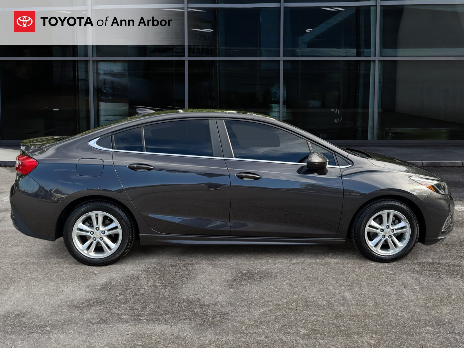 Used 2017 Chevrolet Cruze LT w/ Sun And Sound Package FWD image 13