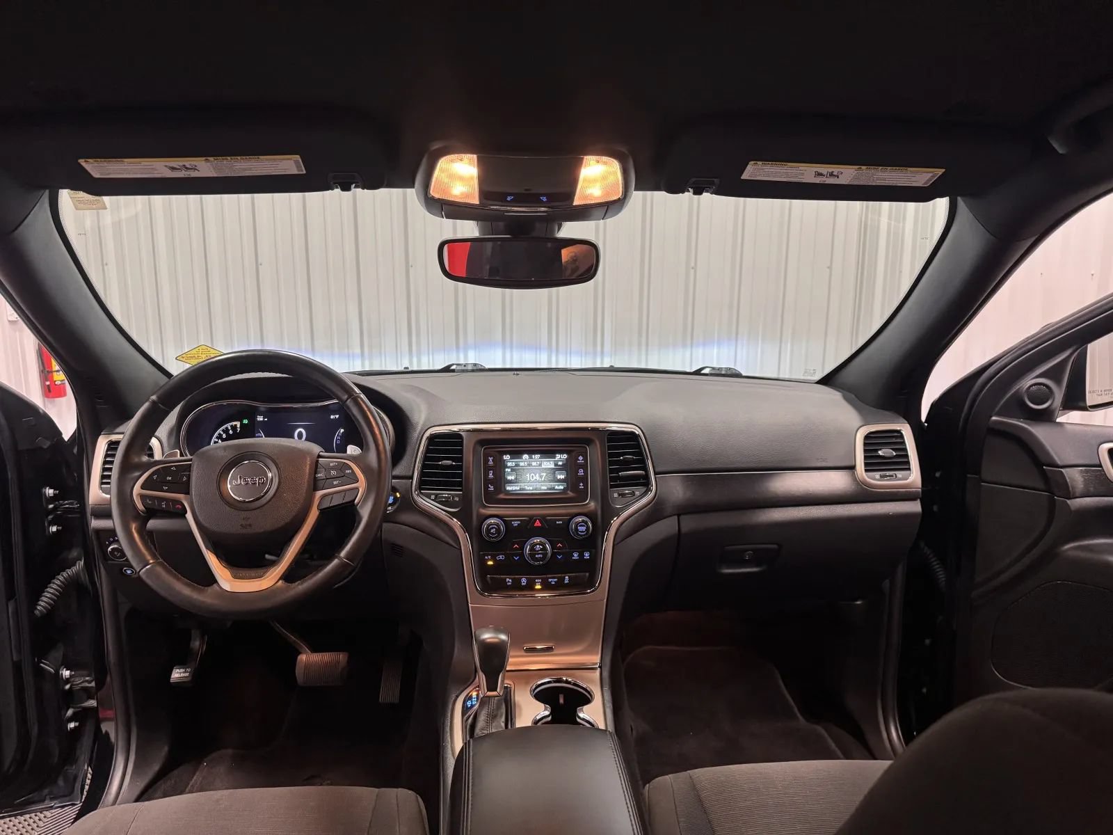 Used 2017 Jeep Grand Cherokee Laredo w/ Quick Order Package 23E AWD/4WD image 27