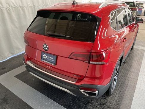 Certified 2023 Volkswagen Taos SE w/ Panoramic Sunroof Package AWD/4WD image 7