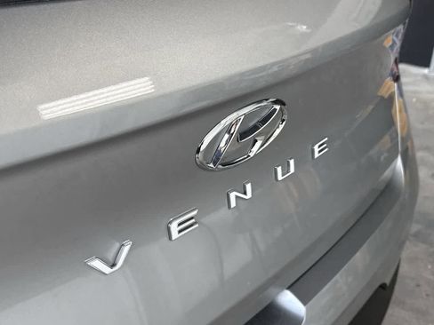 Used 2025 Hyundai Venue SEL FWD image 10