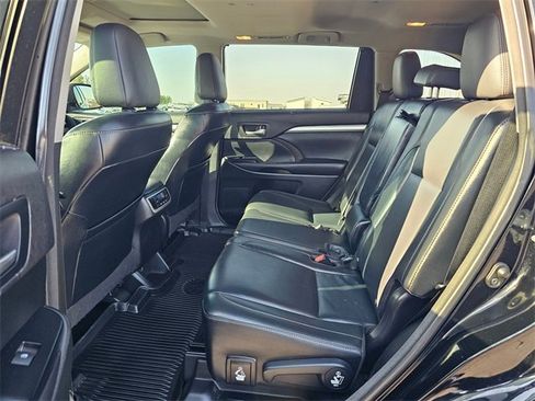 Used 2016 Toyota Highlander XLE image 13