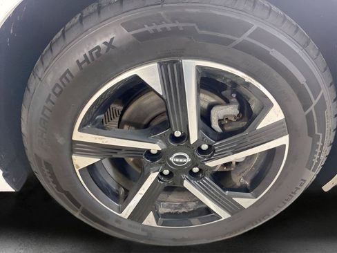 Used 2024 Nissan Sentra SV FWD image 22