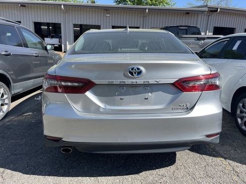 Used 2022 Toyota Camry XLE image 3